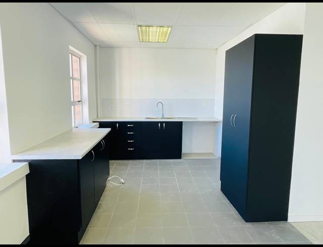 370M² OFFICE TO LET IN FOURWAYS